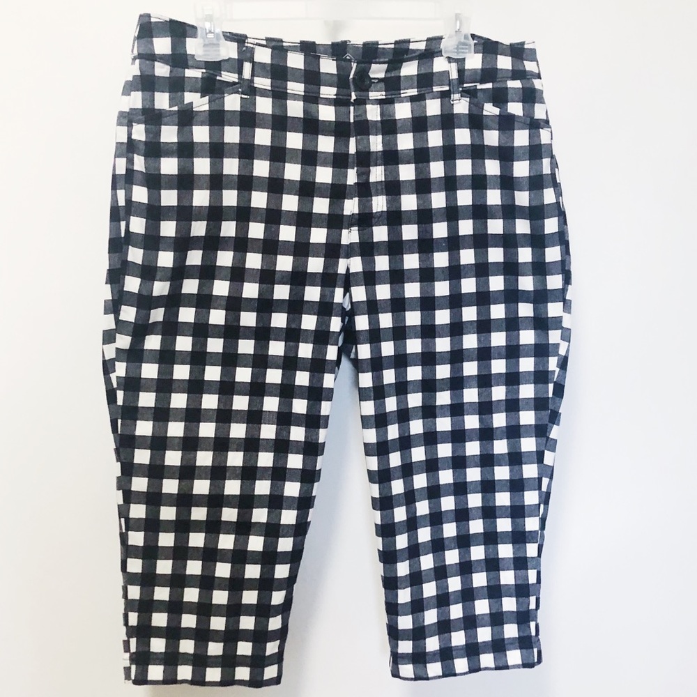 St. John’s Bay black and white gingham capris
